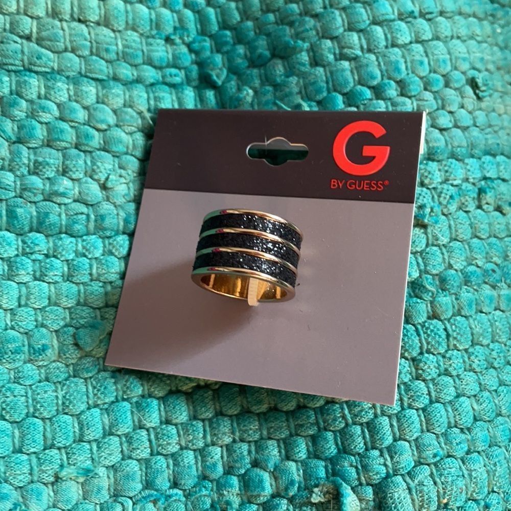 Guess Sparkly Black Ring 7 Gold